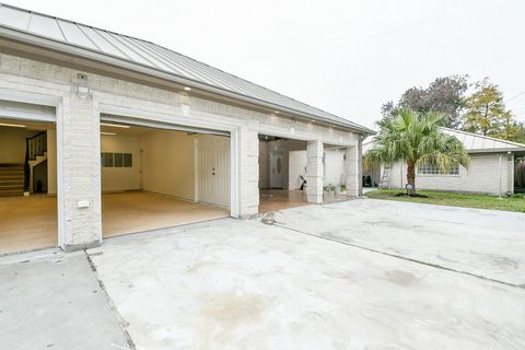 Photo of 404 Moss Street, Houston, TX 77009 (MLS # 2169855)