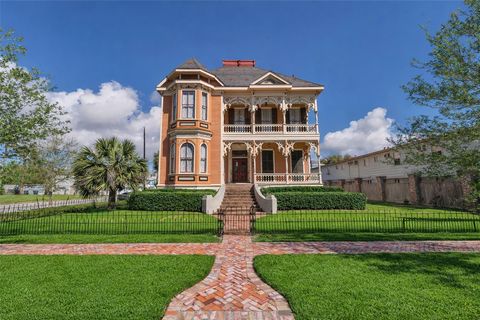 Photo of 926 Winnie Street, Galveston, TX 77550 (MLS # 44381561)