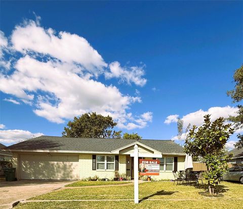 Photo of 316 W Hart Avenue, Pasadena, TX 77506 (MLS # 69105941)