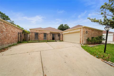 Photo of 12719 Ashford Chase Drive, Houston, TX 77082 (MLS # 69516528)