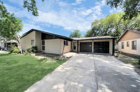 Photo of 5826 Flamingo Drive, Houston, TX 77033 (MLS # 70323112)