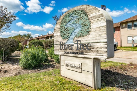 Photo of 418 Garland Drive #242, Lake Jackson, TX 77566 (MLS # 89921694)