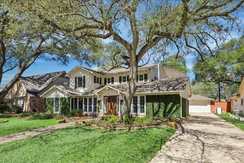 Photo of 12522 Hazelwood Lane, Houston, TX 77077 (MLS # 7362183)