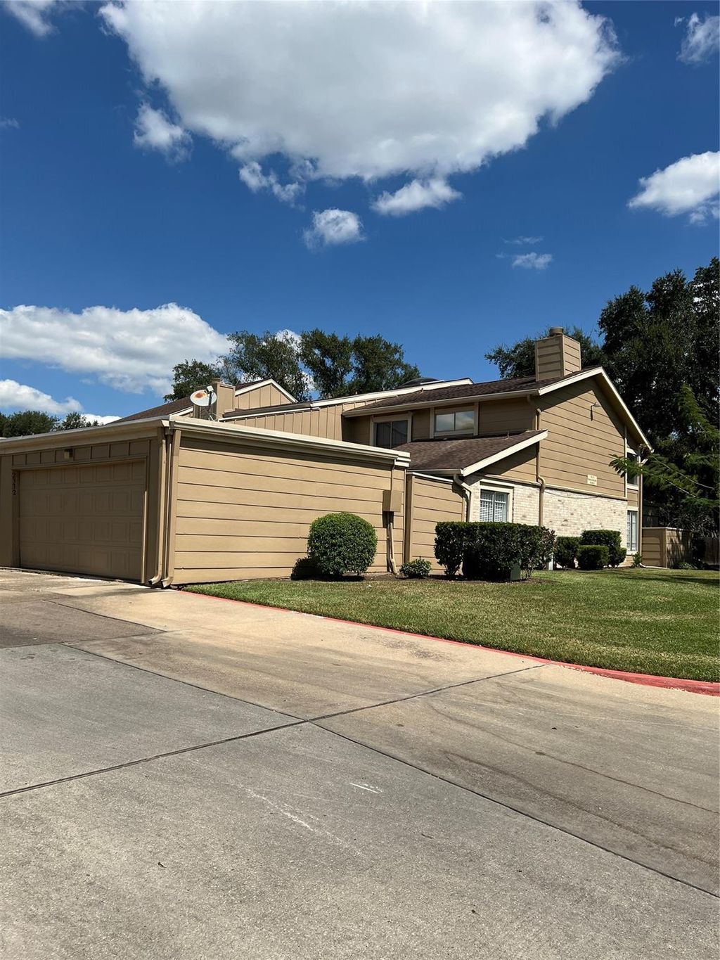 Photo of 2372 Woodland Park Drive #121, Houston, TX 77077 (MLS # 63420252)