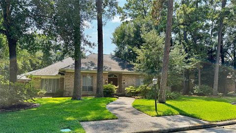 Photo of 14031 Court Of Regents, Houston, TX 77069 (MLS # 34339869)