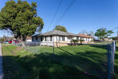 Tiny photo for 2248 7th Avenue, Port Arthur, TX 77642 (MLS # 42118880)