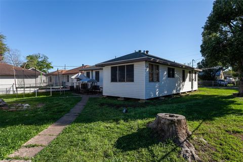 Tiny photo for 2248 7th Avenue, Port Arthur, TX 77642 (MLS # 42118880)