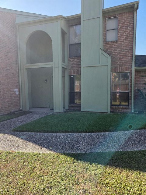 Photo of 11517 S Kirkwood Road, Houston, TX 77477 (MLS # 44513824)