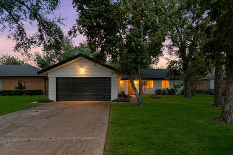 Photo of 11214 Montverde Lane, Houston, TX 77099 (MLS # 31518227)