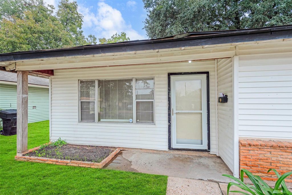 Photo of 6114 Doulton Drive, Houston, TX 77033 (MLS # 91824090)