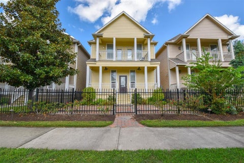 Photo of 815 Garden Rose Lane, Houston, TX 77018 (MLS # 63814539)