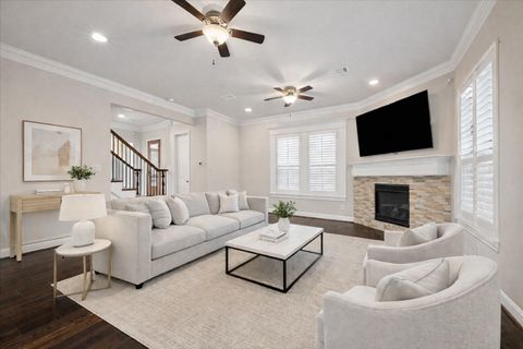 Photo of 11002 Upland Forest Drive, Houston, TX 77043 (MLS # 33181867)