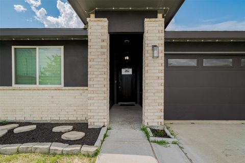 Tiny photo for 14519 Sweet Water Drive, Baytown, TX 77523 (MLS # 47754436)