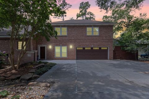 Photo of 17 Buttonbush Court, The Woodlands, TX 77380 (MLS # 37672177)