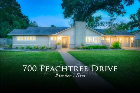 Photo of 700 Peachtree Drive, Brenham, TX 77833 (MLS # 71214237) Photo of 700 Peachtree Drive, Brenham, TX 77833 (MLS # 71214237)