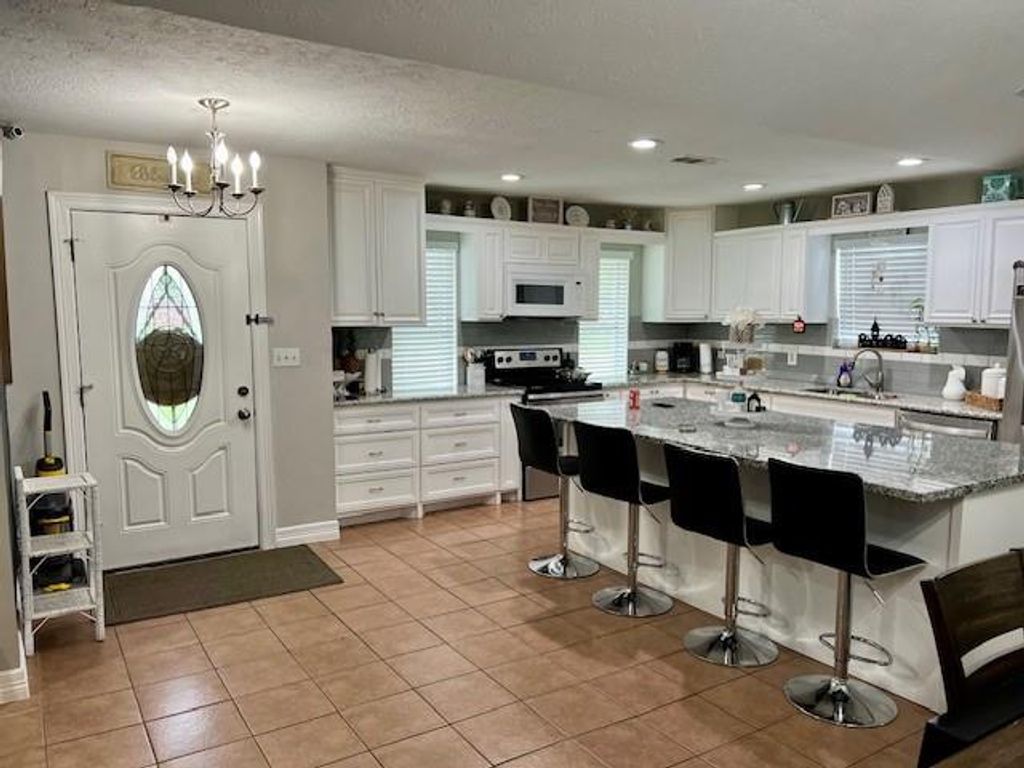 Photo of 1106 Glenda Street, Pearland, TX 77581 (MLS # 72622200)