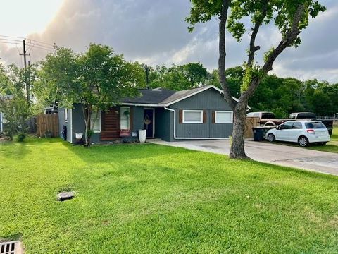 1106 Glenda Street Pearland TX 77581