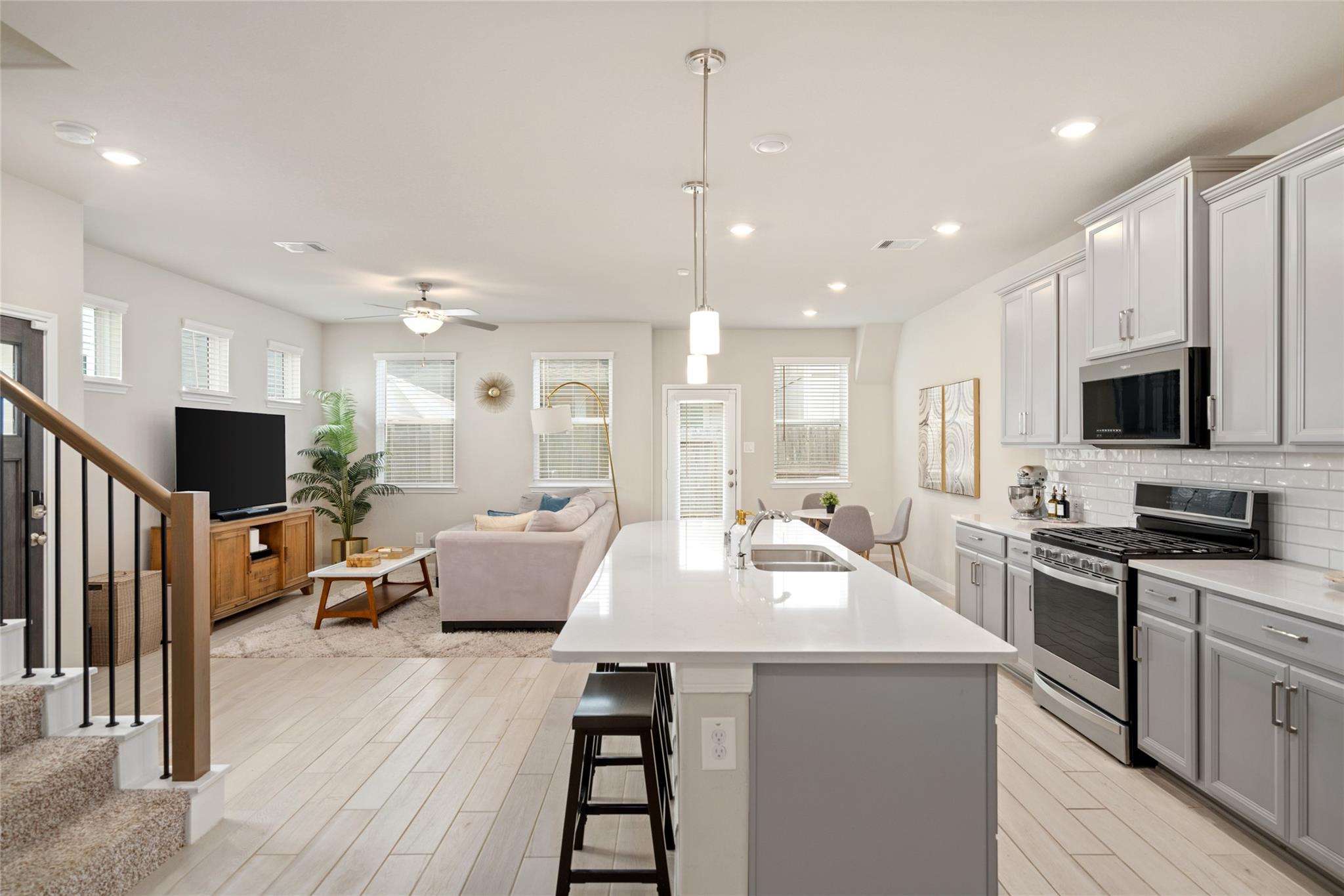 1524 Lakeline Oak Drive