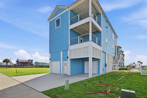 Photo of 18 Blue Heron Circle, Jamaica Beach, TX 77554 (MLS # 71139770)