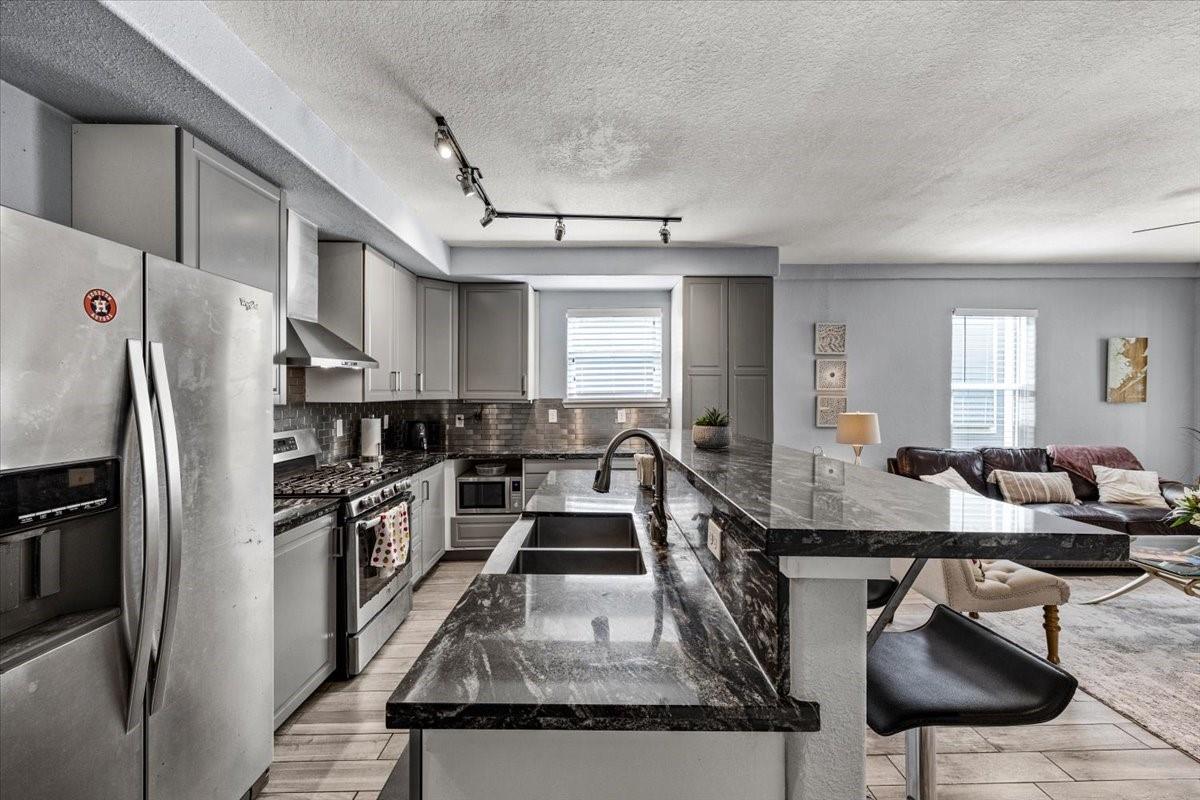 2710 Avenue P 1/2