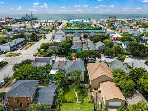 Photo of 2710 Avenue P 1/2, Galveston, TX 77550 (MLS # 12230765)
