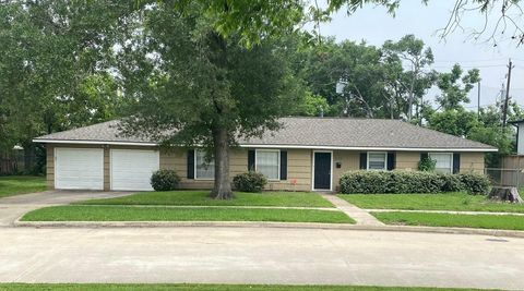Photo of 512 Wilmington Drive, Bellaire, TX 77401 (MLS # 97343464)