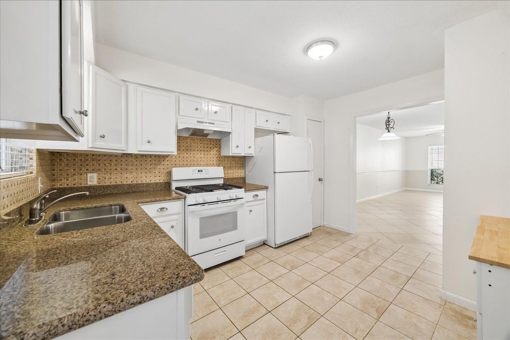 Photo of 66 Tri Oaks Lane #66, Houston, TX 77043 (MLS # 26116036)