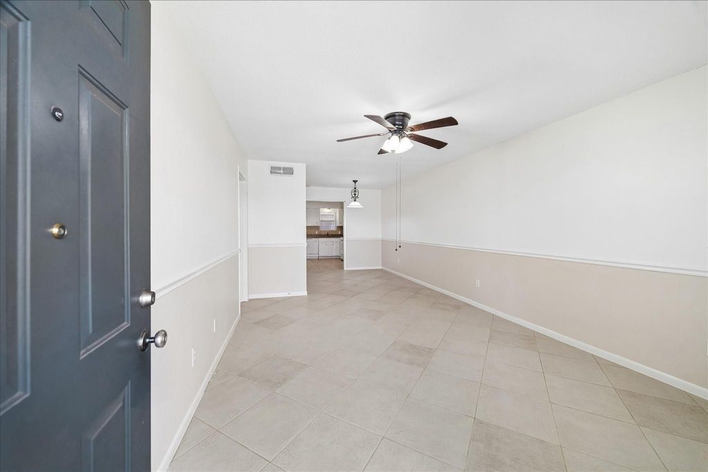 Photo of 66 Tri Oaks Lane #66, Houston, TX 77043 (MLS # 26116036)