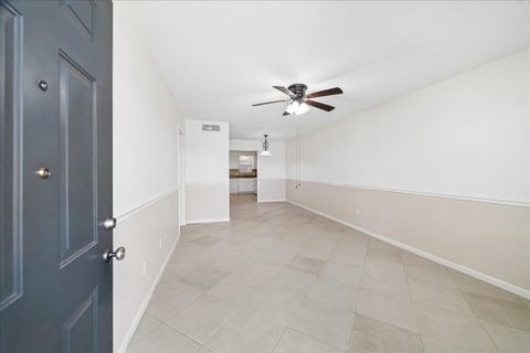 Photo of 66 Tri Oaks Lane #66, Houston, TX 77043 (MLS # 26116036)