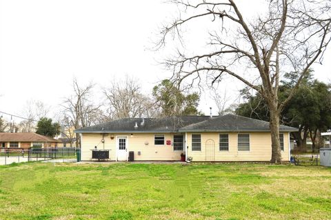 Photo of 1105 Earley Street, Sweeny, TX 77480 (MLS # 22729764)