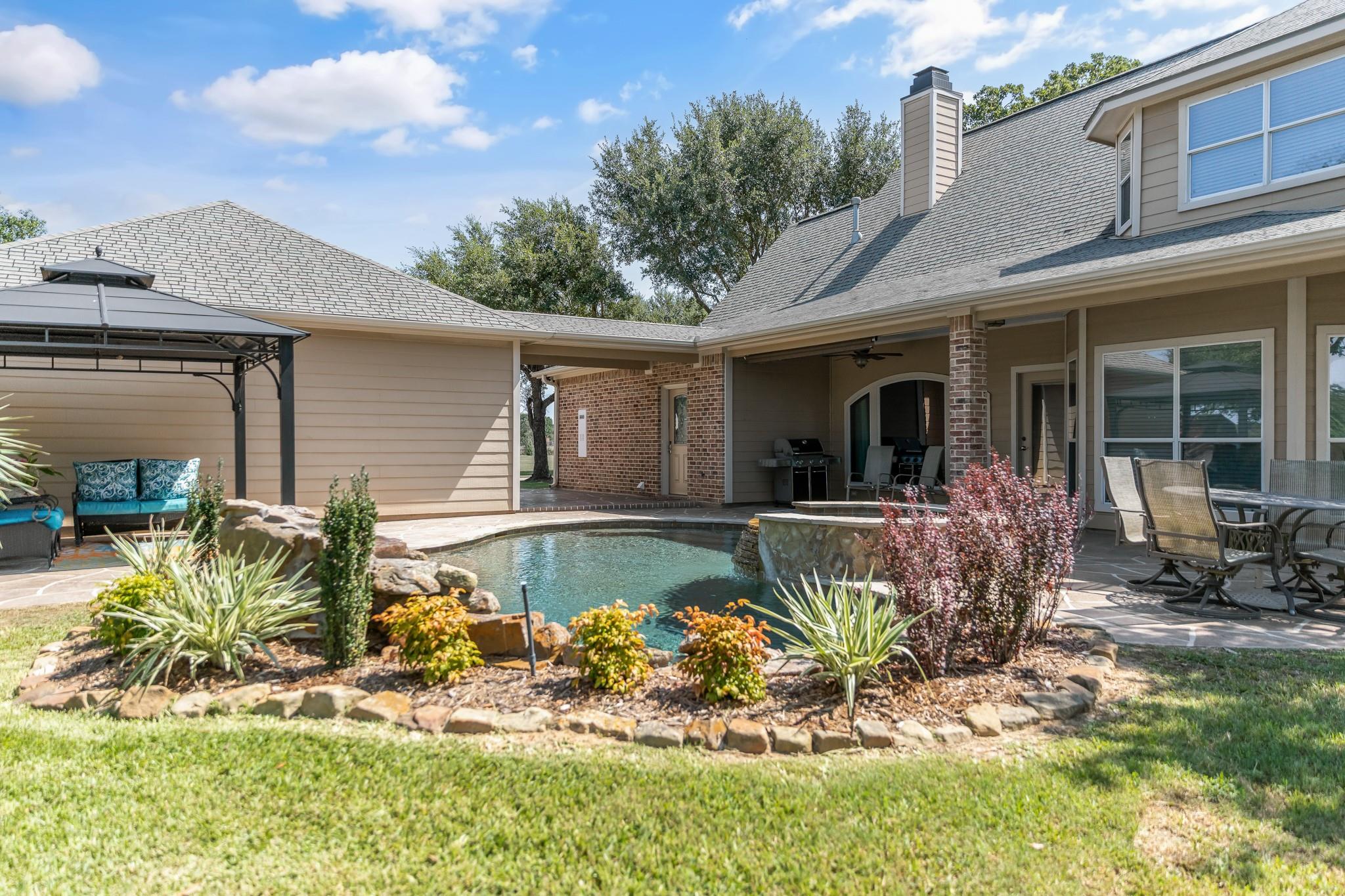 25127-A/B Mitchell Road