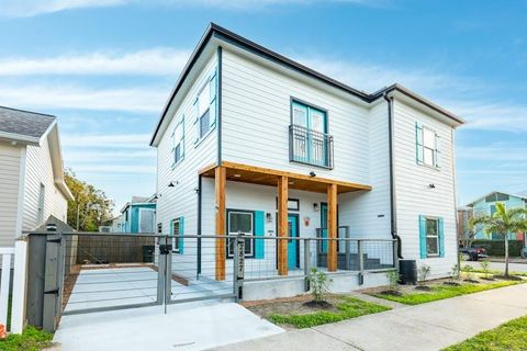 Photo of 2827 Avenue Q #A, Galveston, TX 77550 (MLS # 92180043)