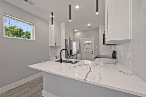 Photo of 9301 E Avenue L #B, Houston, TX 77012 (MLS # 30975426)