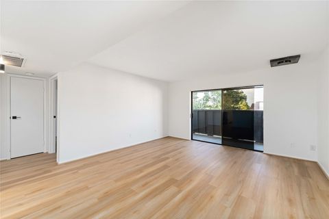 3015 Walnut Bend Lane 31 Houston TX 77042