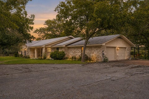 Photo of 1736 County Road 182, Hallettsville, TX 77964 (MLS # 9717319)