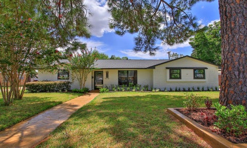 Photo of 10711 Ella Lee Lane, Houston, TX 77042 (MLS # 53155868)