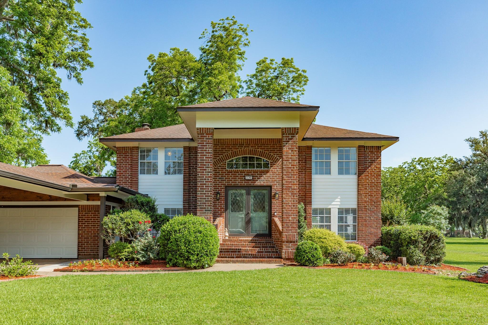 320 N Amherst Drive