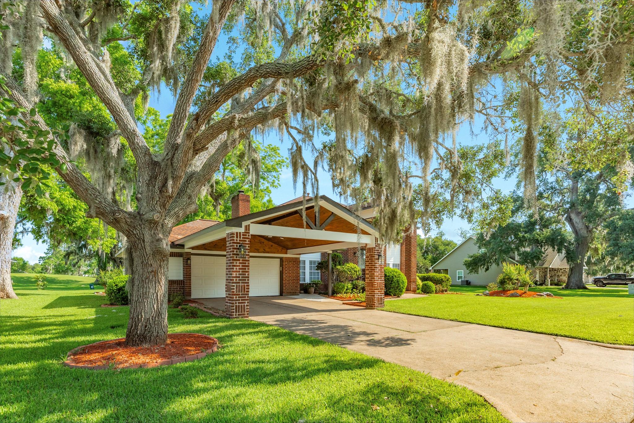 320 N Amherst Drive