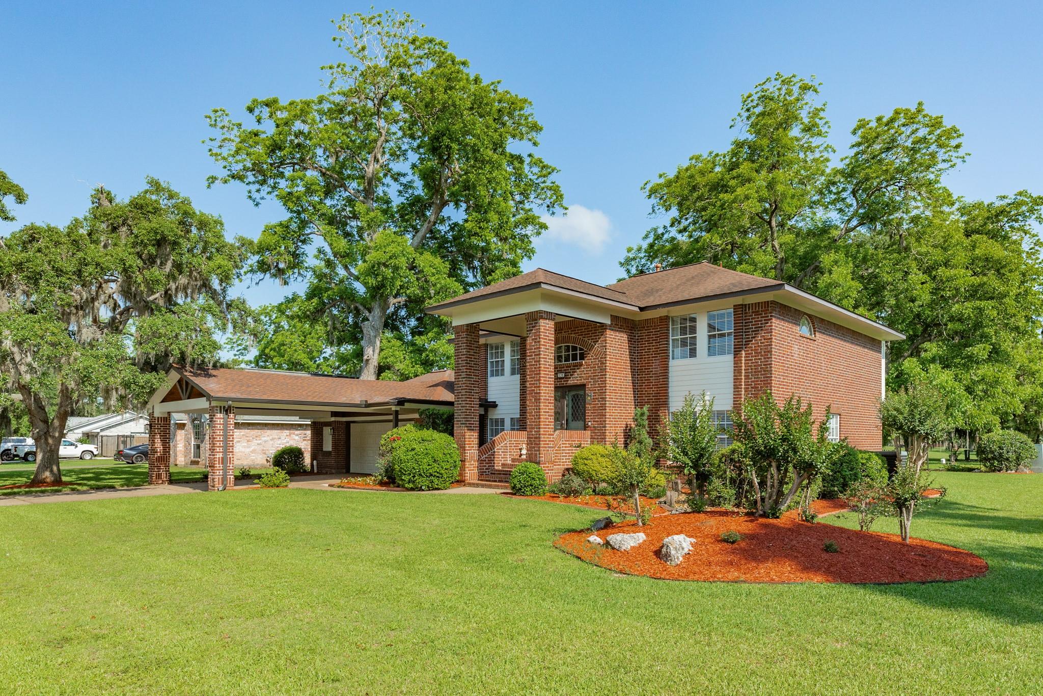 320 N Amherst Drive