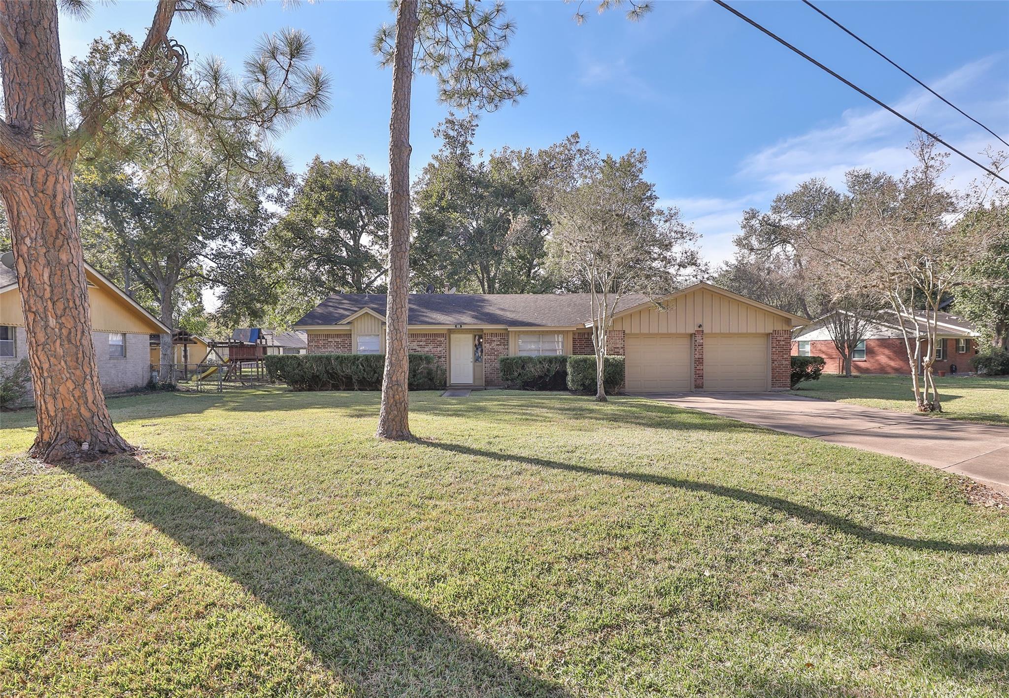 606 Venice Street