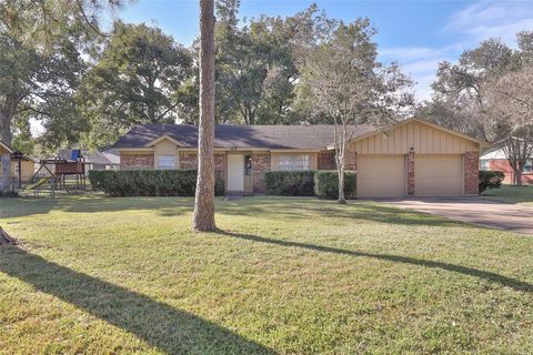 Photo of 606 Venice Street, Sugar Land, TX 77478 (MLS # 66778486)