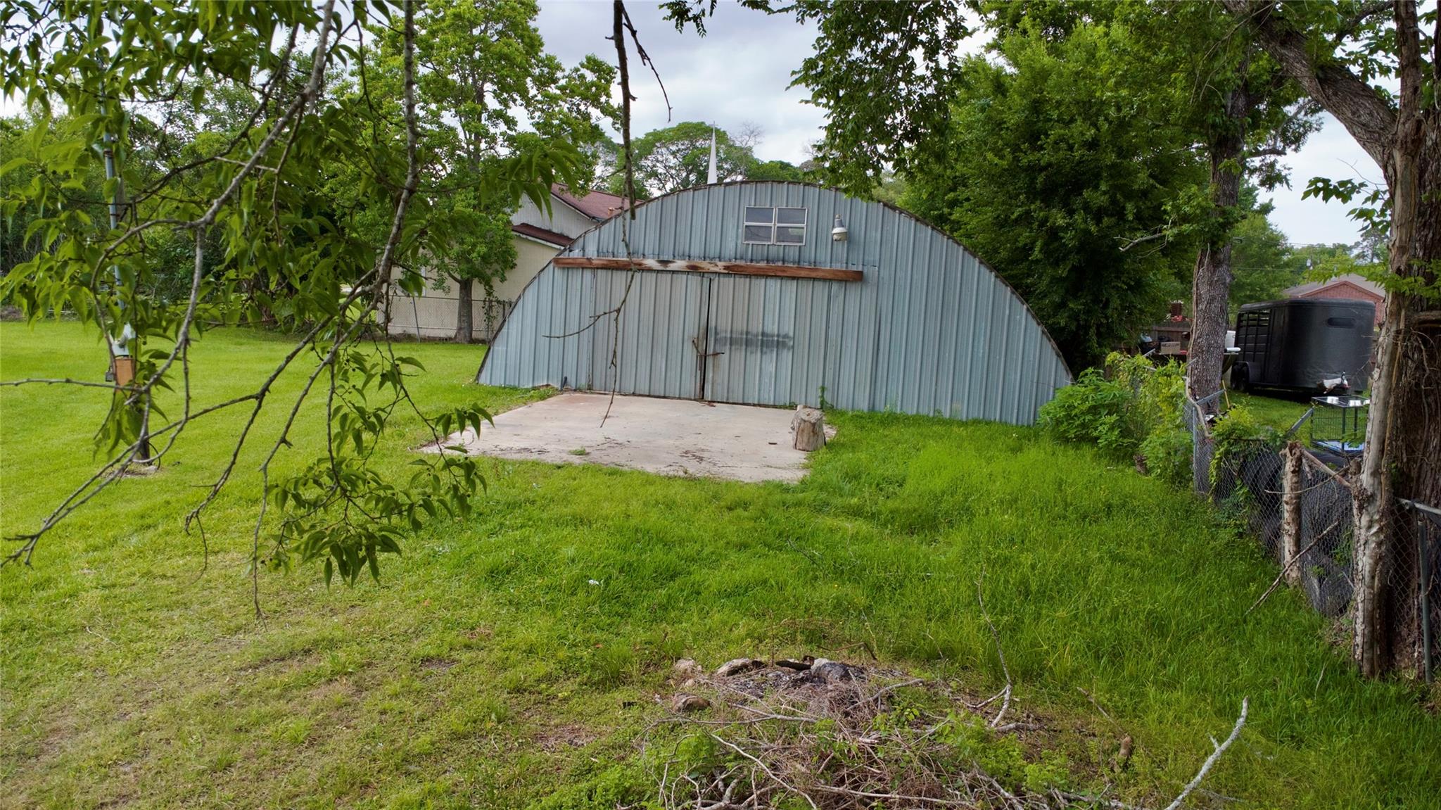 400 Dreamland Avenue