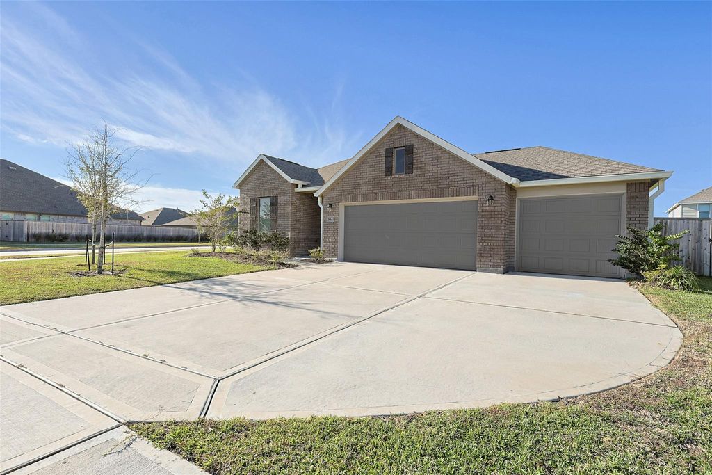 Photo of 9527 Twilight Briar Lane, Baytown, TX 77521 (MLS # 20607731)