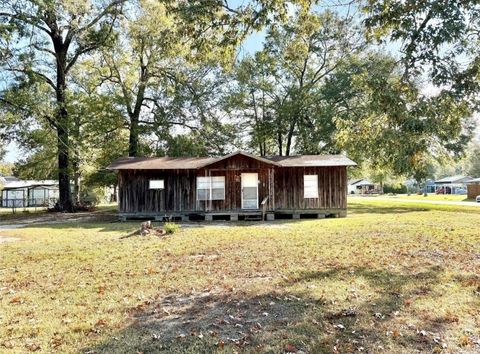 Homes For Sale - 811 S Fenner Avenue<br/> Cleveland, TX 77327