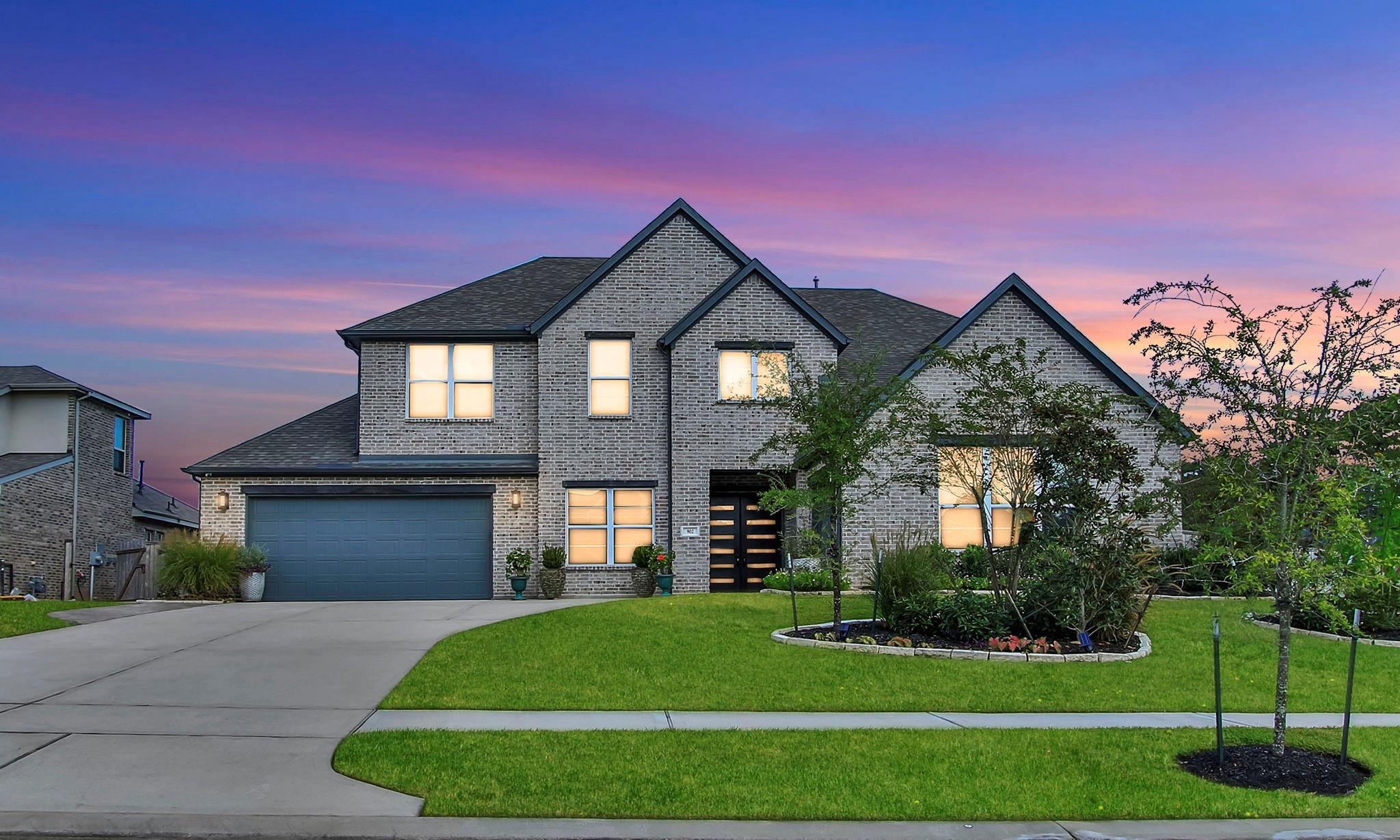 902 Falcon Hollow Lane