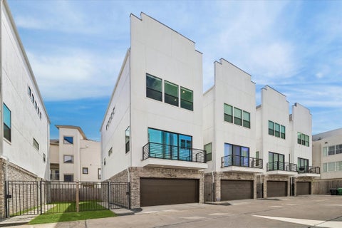 Photo of 5707 Larkin Street #B, Houston, TX 77007 (MLS # 83790453)