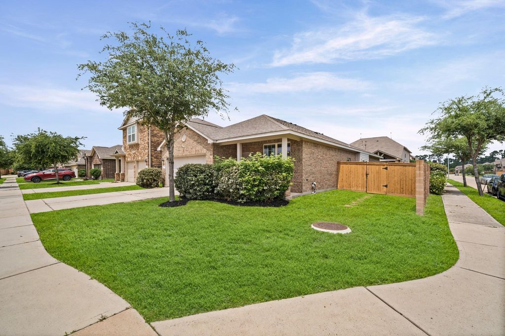 Photo of 11327 Creekway Bend Drive, Humble, TX 77396 (MLS # 9522645)