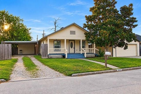 Homes For Sale - 510 Sammon Drive<br/> Humble, TX 77338