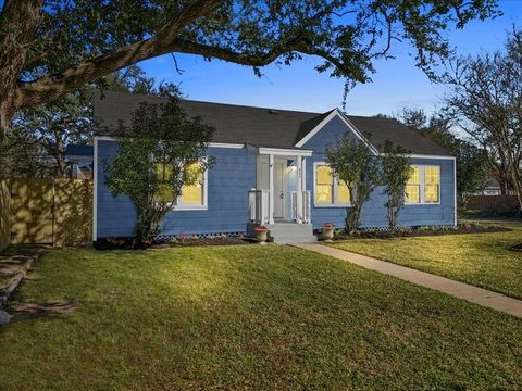 Homes For Sale - 802 18th Avenue<br/> Texas City, TX 77590