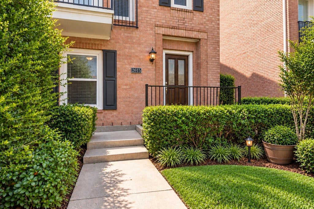 Photo of 2615 W Dallas Street, Houston, TX 77019 (MLS # 2890593)